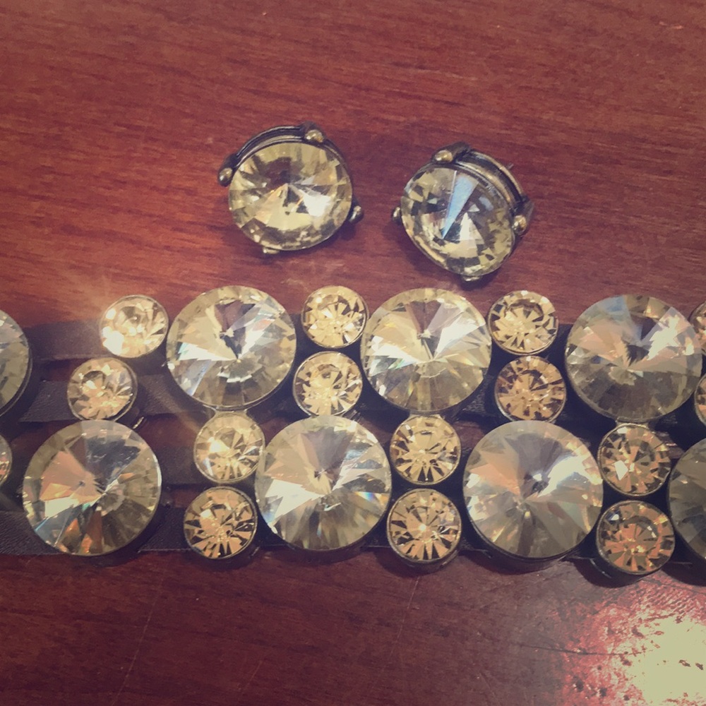 Plunder Earrings and bracelet set